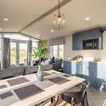 Host & - Riverwood, Ashdown Retreat *