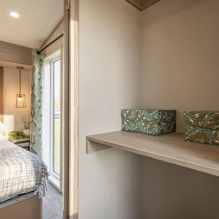 Host & - Riverwood, Ashdown Retreat Chalet