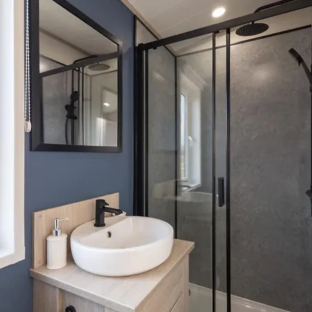 Host & - Riverwood, Ashdown Retreat Chalet *