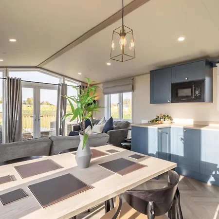 Host & - Riverwood, Ashdown Retreat *