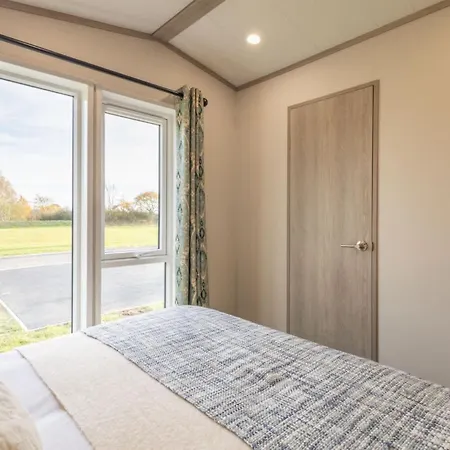 Host & - Riverwood, Ashdown Retreat Chalet *